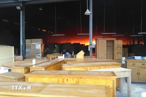 Hiện trường vụ cháy tại công ty gỗ Việt Mỹ. (Ảnh: Huyền Trang/TTXVN)