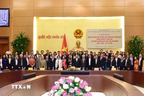 Thủ tướng Nguyễn Xuân Phúc và các đại biểu dự buổi gặp mặt. (Ảnh: Phương Hoa/TTXVN)