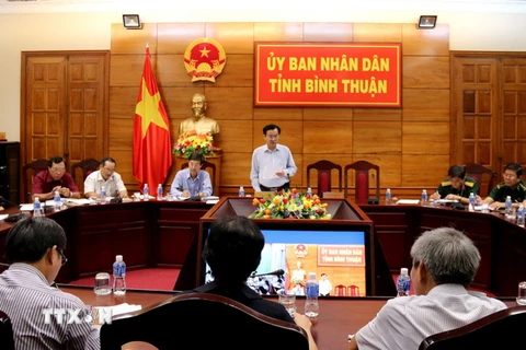 Cuộc họp khẩn của Ủy ban Nhân dân tỉnh Bình Thuận triển khai các biện pháp ứng phó với cơn bão số 9. (Ảnh: Nguyễn Thanh/TTXVN)