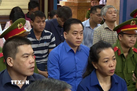 Bị cáo Phan Văn Anh Vũ (Vũ “nhôm”) tại phiên tòa sáng 27/11. (Ảnh: Thành Chung/TTXVN)