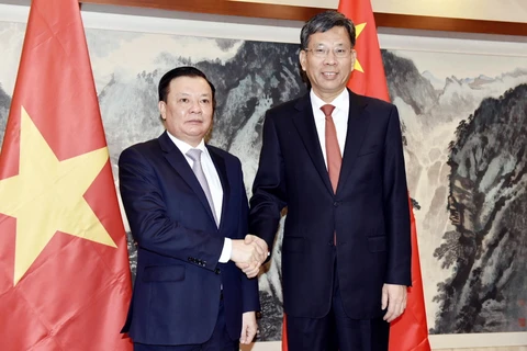 Bộ trưởng Đinh Tiến Dũng và Bộ trưởng Tài chính Trung Quốc Lưu Côn tại buổi hội đàm. (Nguồn: mof.gov.vn