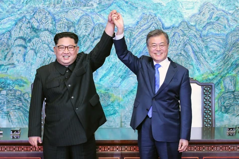Tổng thống Hàn Quốc Moon Jae-in và nhà lãnh đạo Triều Tiên Kim Jong-un tại cuộc gặp thượng đỉnh liên Triều. (Nguồn: Getty Images)