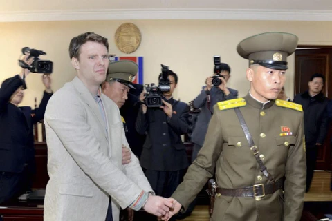 Công dân Mỹ Otto Warmbier bị dẫn giải ra tòa án ở Triều Tiên. (Nguồn: KCNA/EPA)