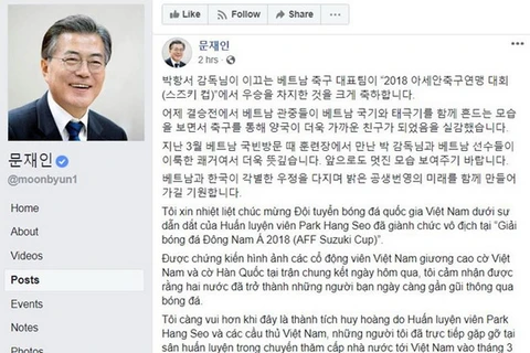 Tổng thống Hàn Quốc Moon Jae-in chúc mừng thầy trò HLV Park Hang-seo. (Ảnh chụp màn hình)