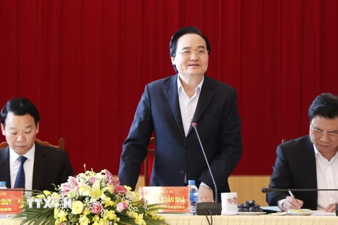 Bộ trưởng Bộ Giáo dục và Đào tạo Phùng Xuân Nhạ phát biểu tại buổi làm việc với lãnh đạo tỉnh Yên Bái. (Ảnh: Việt Dũng/TTXVN)