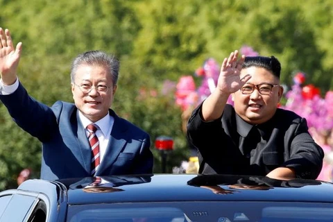Tổng thống Hàn Quốc Moon Jae-in và nhà lãnh đạo Triều Tiên Kim Jong-un. (Nguồn: Reuters)