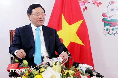 Phó Thủ tướng, Bộ trưởng Bộ Ngoại giao Phạm Bình Minh trả lời phỏng vấn của các cơ quan thông tấn, báo chí về các hoạt động đối ngoại. (Nguồn: TTXVN)