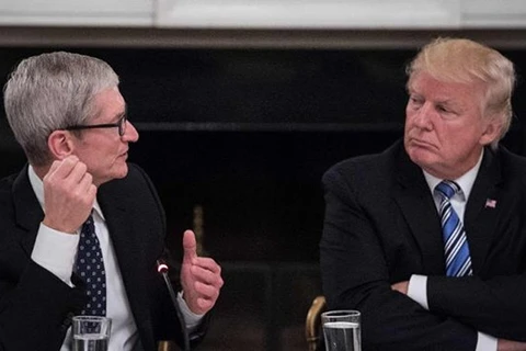 Giám đốc điều hành Apple Tim Cook và Tổng thống Mỹ Trump. (Nguồn: Getty Images)