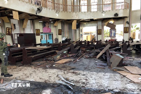 Hiện trường đổ nát tại nhà thờ ở Jolo, tỉnh Sulu, Philippines sau 2 vụ đánh bom ngày 27/1/2019. (Nguồn: AFP/TTXVN)