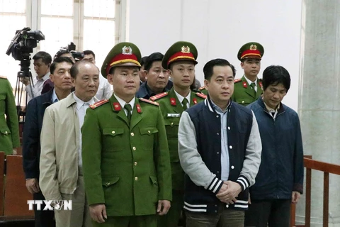 Bị cáo Phan Văn Anh Vũ cùng các bị cáo nghe Hội đồng xét xử tuyên án. (Ảnh: Văn Điệp/TTXVN)