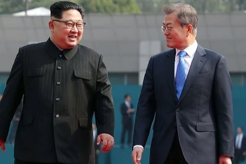 Tổng thống Hàn Quốc Moon Jae-in và nhà lãnh đạo Triều Tiên Kim Jong-un. (Nguồn: TheHill)