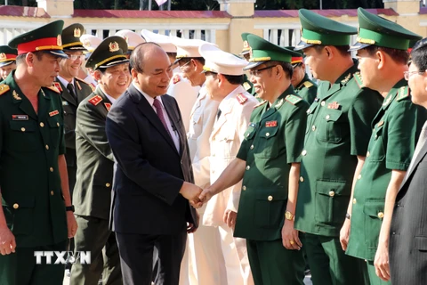 Thủ tướng Nguyễn Xuân Phúc đến chúc Tết các lực lượng vũ trang thành phố Đà Nẵng. (Ảnh: Trần Lê Lâm/TTXVN)