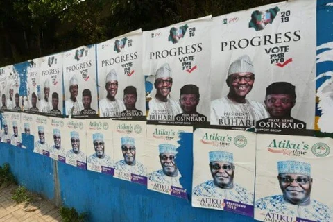 Các poster tranh cử của các ứng cử viên ở Nigeria. (Nguồn: AFP)