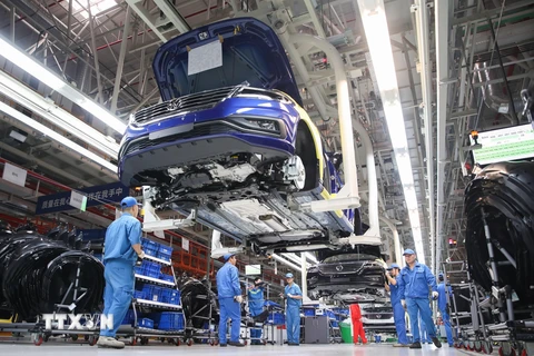 Dây chuyền lắp ráp xe ôtô tại xưởng SAIC-Volkswagen ở Thượng Hải, Trung Quốc ngày 30/10/2018. (Nguồn: THX/TTXVN)