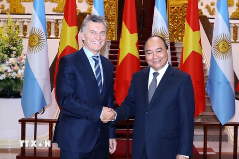 Thủ tướng Nguyễn Xuân Phúc tiếp Tổng thống nước Cộng hòa Argentina Mauricio Macri, thăm cấp Nhà nước tới Việt Nam. (Ảnh: Thống Nhất/TTXVN)