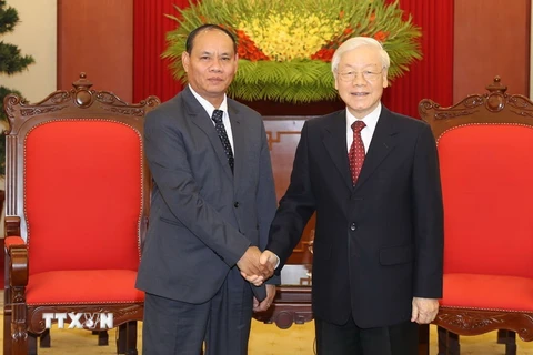Tổng Bí thư, Chủ tịch nước Nguyễn Phú Trọng tiếp Bộ trưởng Bộ An ninh Lào Vilay Lakhamphong. (Ảnh: Trí Dũng/TTXVN)