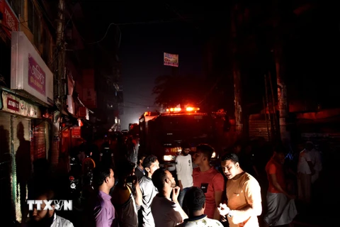 Hiện trường vụ hỏa hoạn tại Dhaka, Bangladesh, ngày 21/2. (Nguồn: THX/TTXVN)