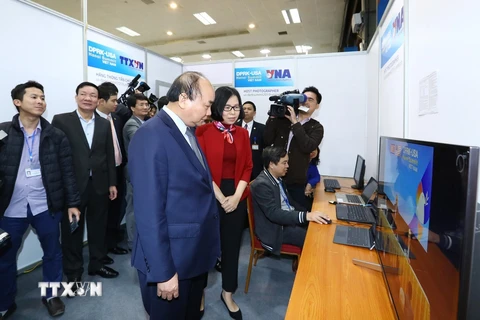 [Photo] Thủ tướng thăm Trung tâm Báo chí Hội nghị Thượng đỉnh Mỹ-Triều