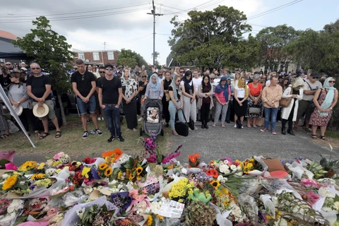 Nhiều phụ nữ New Zealand đội hijab trong lễ tưởng niệm các nạn nhân vụ tấn công khủng bố tại thành phố Christchurch ngày 22/3. (Nguồn: AFP/TTXVN)