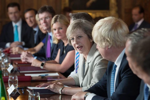 Ảnh tư liệu: Thủ tướng Anh Theresa May (thứ 4, phải) chủ trì phiên họp nội các tại Chequers, Buckinghamshire, Tây Bắc London ngày 31/8/2016. (Nguồn: AFP/TTXVN)