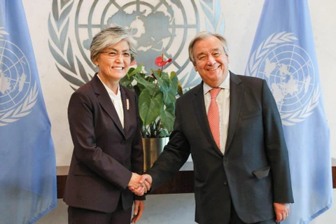 Tổng Thư ký Liên hợp quốc Guterres và Ngoại trưởng Hàn Quốc Kang Kyung-wha. (Nguồn: Yonhap)