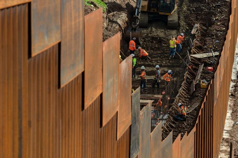 Bức tường ngăn cách biên giới Mỹ-Mexico nhìn từ Tijuana, bang Baja California, Mexico, ngày 18/1/2019. (Nguồn: AFP/TTXVN)