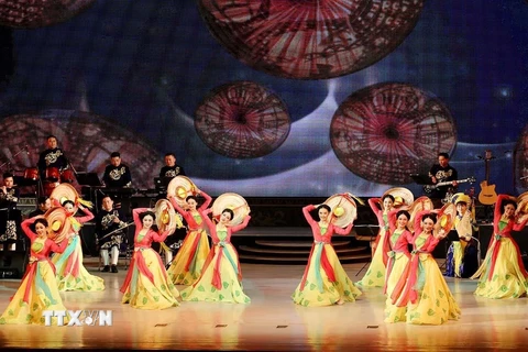 Hình ảnh Đoàn Nghệ thuật Quốc gia Việt Nam biểu diễn tại Triều Tiên