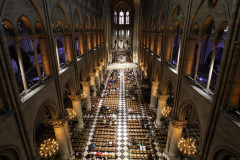 Bên trong nhà thờ Đức Bà Paris. (Nguồn: AFP)
