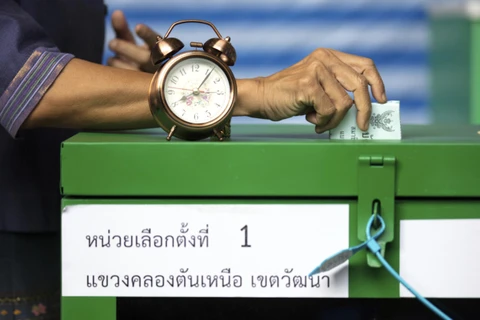 Cử tri Thái Lan bỏ phiếu trong cuộc tổng tuyển cử. (Nguồn: AP)