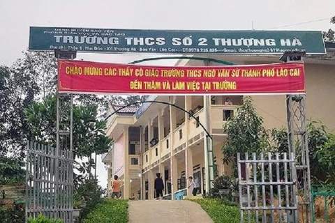 Tạm đình chỉ thầy giáo bị tố có hành vi xâm hại học sinh ở Lào Cai