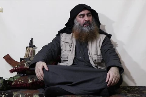 Thủ lĩnh của tổ chức khủng bố Nhà nước Hồi giáo (IS) tự xưng Al-Baghdadi xuất hiện trong đoạn video tuyên truyền của IS. (Nguồn: AFP)