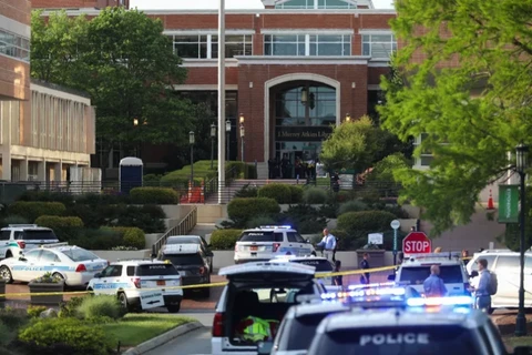 Cảnh sát phong tỏa hiện trường vụ nổ súng tại Đại học Bắc Carolina, Charlotte, bang Bắc Carolina. (Nguồn: AFP)