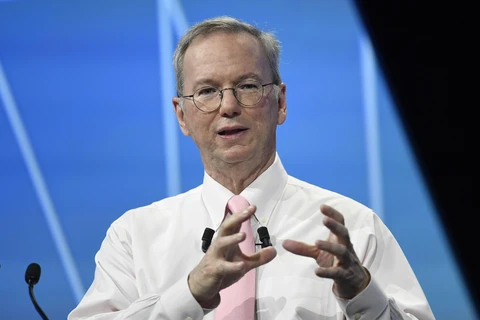 Ông Eric Schmidt phát biểu tại một sự kiện ở Paris, Pháp ngày 15/6/2017. (Nguồn: AFP/TTXVN)