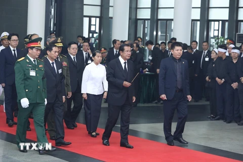 Hình ảnh Thủ tướng Campuchia Hun Sen viếng đồng chí Lê Đức Anh