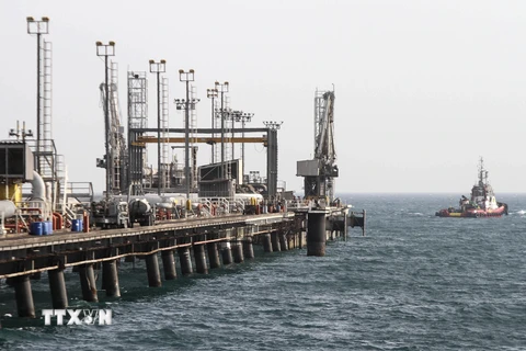 Ảnh tư liệu: Cơ sở lọc dầu trên đảo Khark của Iran, ngoài khơi vùng Vịnh Persian. (Nguồn: AFP/TTXVN)