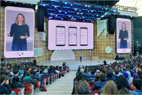 Bà Stephanie Cuthbertson, giám đốc cấp cao mảng Android của Google, phát biểu về hệ điều hành di động này tại hội nghị Google I/O ở Mountain View, California (Mỹ), ngày 7/5. (Nguồn: Reuters)