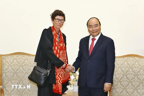Thủ tướng Nguyễn Xuân Phúc tiếp bà Grete Lochen, Đại sứ Na Uy. (Ảnh: Thống Nhất/TTXVN)