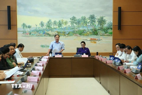 Đại biểu Quốc hội các tỉnh Lạng Sơn, Ninh Thuận, Bình Phước và Cần Thơ thảo luận tổ. (Ảnh: Dương Giang/TTXVN)