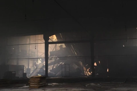 Hỏa hoạn thiêu rụi hàng trăm m2 xưởng sản xuất đồ gỗ ở Đồng Nai