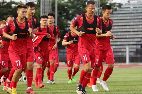 Các cầu thủ Việt Nam tập luyện. (Nguồn: Báo Thể thao và Văn hóa)