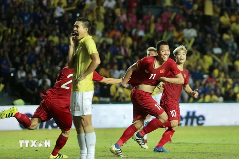 Niềm vui của Anh Đức (đội tuyển Việt Nam) sau khi ghi bàn vào lưới đội tuyển Thái Lan. (Ảnh: Nguyễn Minh Tiến/TTXVN)