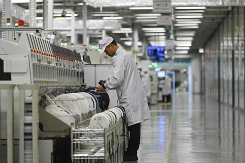Bên trong một nhà máy của Huawei. (Nguồn: AFP)