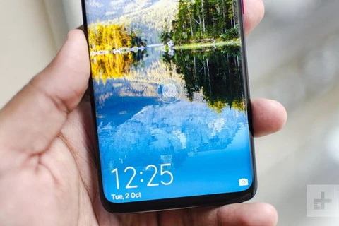 Người dùng giận Huawei để quảng cáo tràn ra màn hình khóa điện thoại
