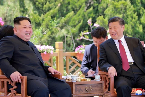 Chủ tịch Trung Quốc Tập Cận Bình với nhà lãnh đạo Triều Tiên Kim Jong-un, tháng 5/2018. (Nguồn: KCNA)