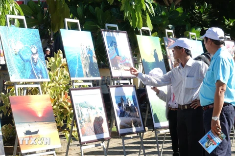 Khách tham quan trưng bày chuyên đề Lý Sơn - Di sản văn hóa biển, đảo, tháng 6/2018. Ảnh minh họa. (Ảnh: Đinh Hương/TTXVN)