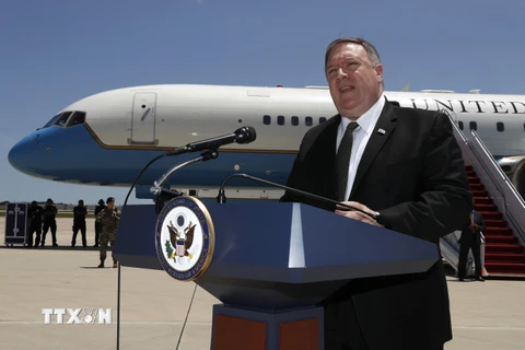 Ngoại trưởng Mỹ Mike Pompeo phát biểu với báo giới tại căn cứ không quân Andrews trước khi lên máy bay tới Jeddah, Saudi Arabia, ngày 23/6. (Nguồn: AFP/TTXVN)