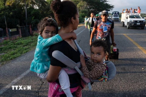 Người di cư đổ về bang Oaxaca , Mexico, trong hành trình tới Mỹ. (Nguồn: AFP/TTXVN)