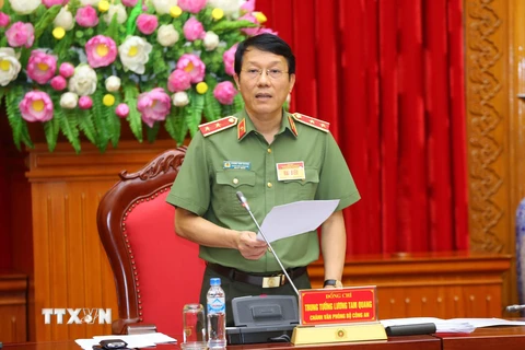Trung tướng Lương Tam Quang, Chánh văn phòng Bộ Công an phát biểu. (Ảnh: Doãn Tấn/TTXVN)