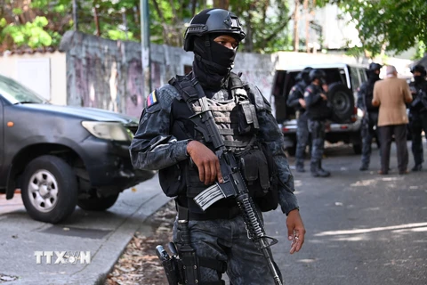 Nhân viên cơ quan tình báo quốc gia Venezuela gác tại Caracas ngày 16/5/2019. (Nguồn: AFP/TTXVN)