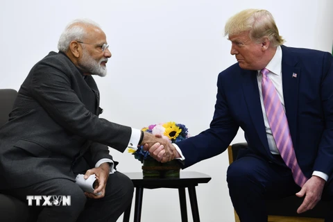 Thủ tướng Ấn Độ Narendra Modi (trái) và Tổng thống Mỹ Donald Trump tại cuộc hội đàm bên lề Hội nghị thượng đỉnh G20 ở Osaka, Nhật Bản ngày 28/6/2019. (Nguồn: AFP/TTXVN)